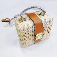 Wholesale custom leisure vacation style hand woven rattan shoulder bag